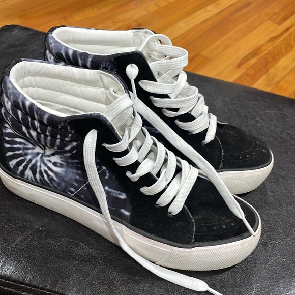 Mudd poppy tie dye black and white high top sneakers. - Picture 2 of 5
